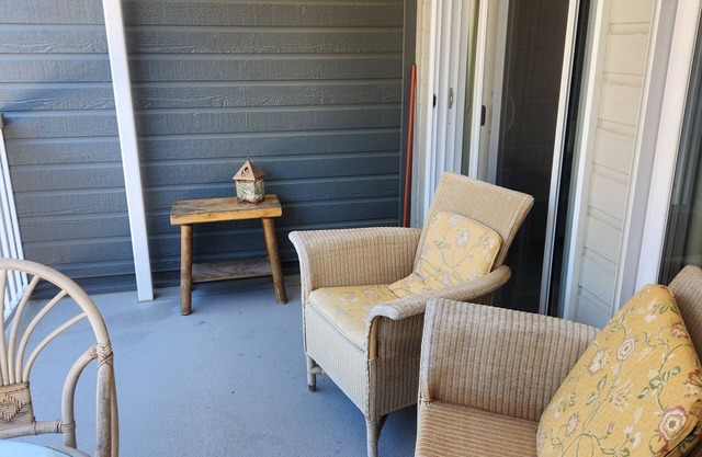 CITQ 314539 Comfy Old Village location that is close to park, pool and amenities