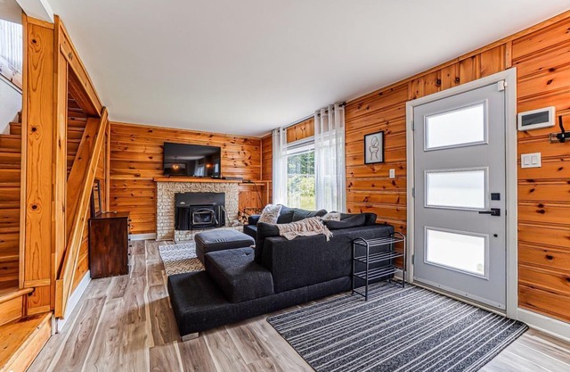 CITQ307848 Chalet Le Serein à St-Zénon. Next to River with 3 Room and SPA.