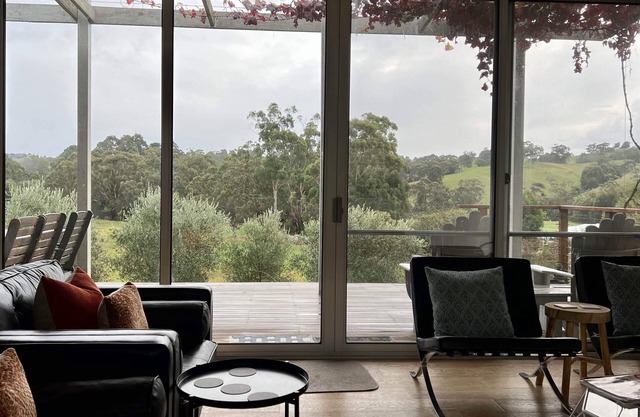 Citrus Grove: private/ architectural/dog-friendly/views/acreage