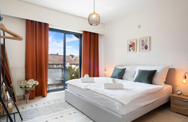 City apartment 3 BEDROOM, KITCHEN, WIFI, WORKSPACE, COFFEE, Central