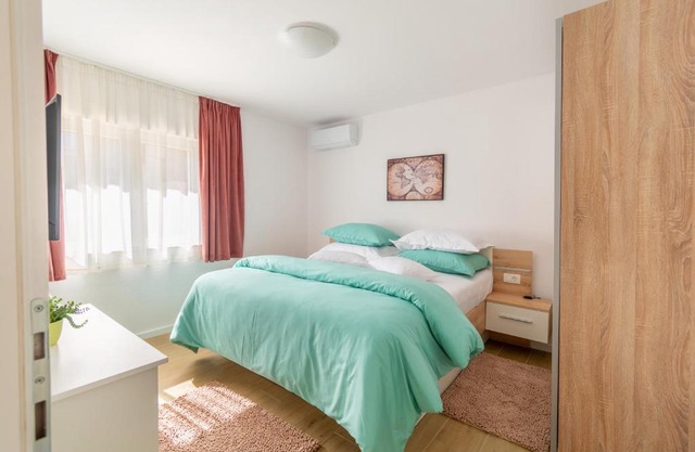 City Apartment 4 & 6