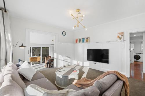 City Calm Retreat and A Peaceful Family Haven