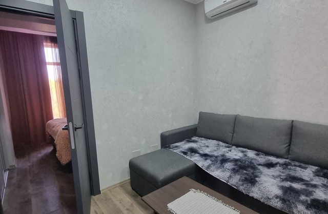 CITY CENTER 2 BD APARTMENT N24