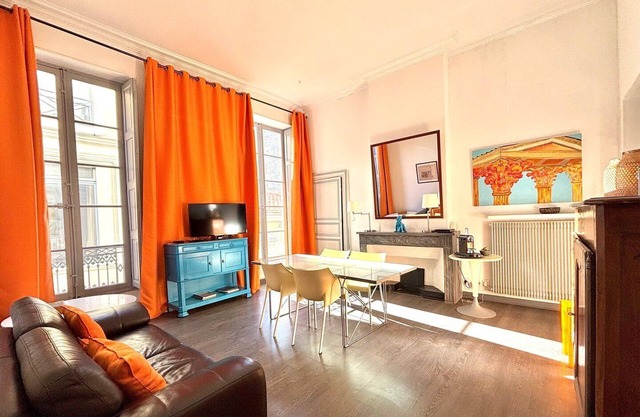 City Center - 2 Bedrooms Near the Maison Carrée
