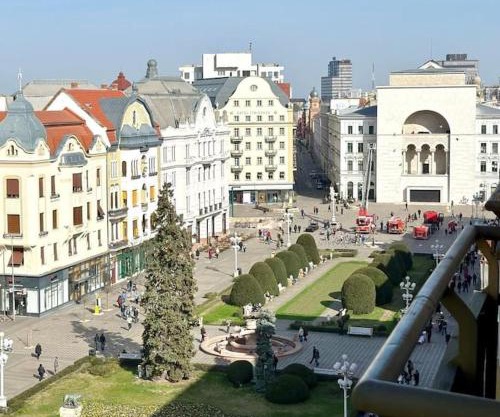 City Center Apartment With Balcony