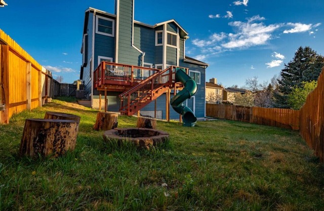 City Center Chalet 💦Hot Tub 🔥Pit 🏔Slide - 10min➜USAFA