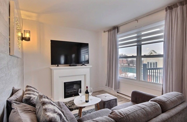 City Center Charming River View AC Free Parking