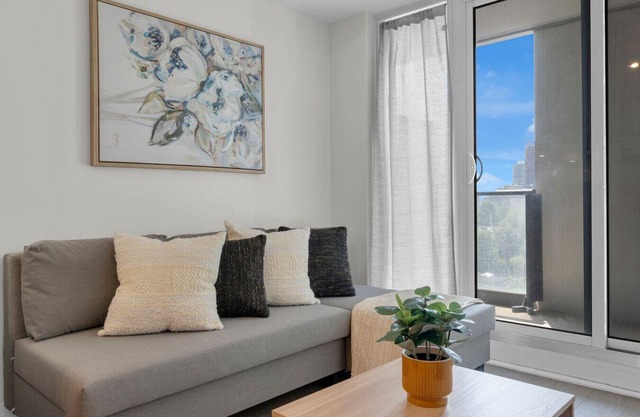 City Center - Walkable 2BR - 5 min to Eaton Centre
