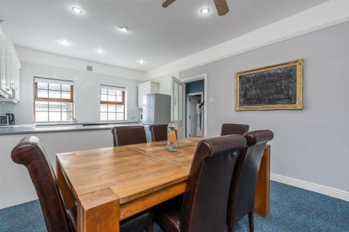 City Centre Townhouse - just off Medieval Mile