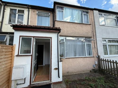City Chic 2 Bedroom Duplex flat North West London