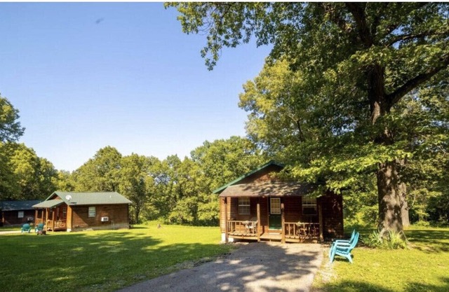 Hermosa cabaña Little Cedar en 18 Acres hermosas!