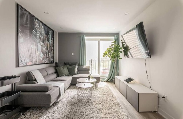 CITY ESCAPE IN STYLISH APARTMENT AT ANJOU