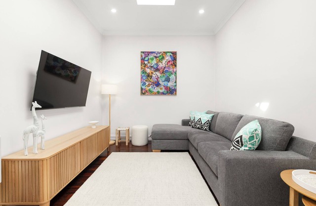 City Fringe 2 Bedroom House with Free Parking