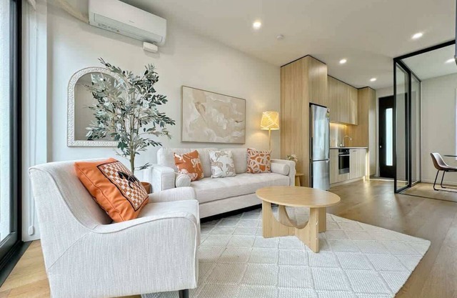City Haven Retreat 2BR Townhouse vs AC & Backyard