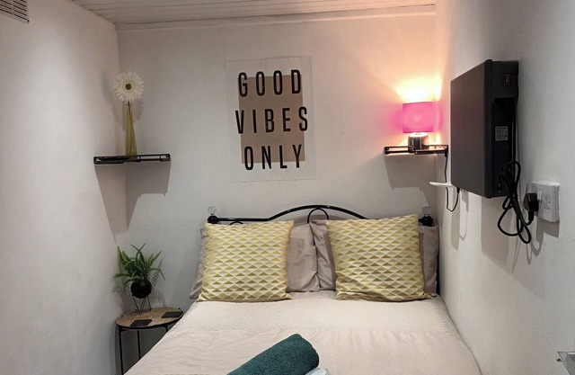 Le Hub - 1BR Apartment - Sleeps 2 - WiFi