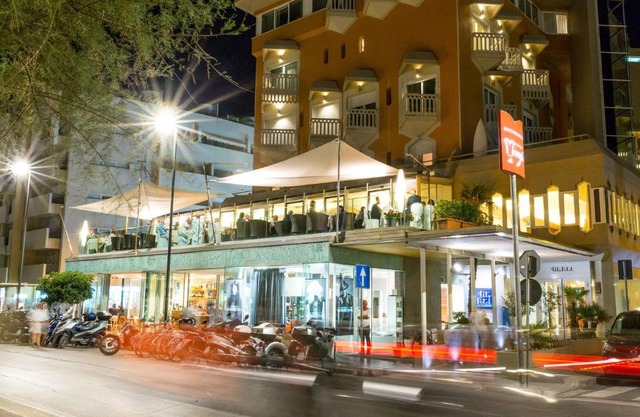 City Hotel