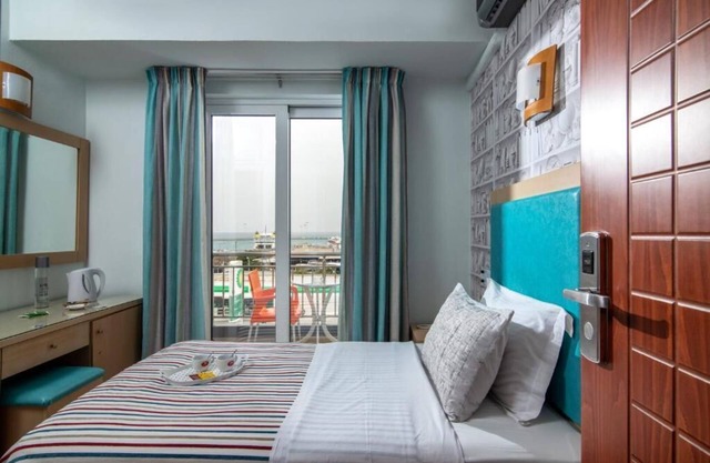 City Life Port Hotel