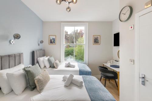 City Living Refined: Studio with Full Kitchen