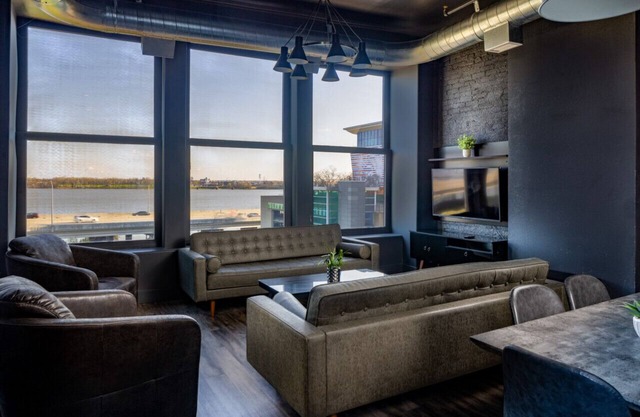 City Loft Escape with River Views! By Hollyhock