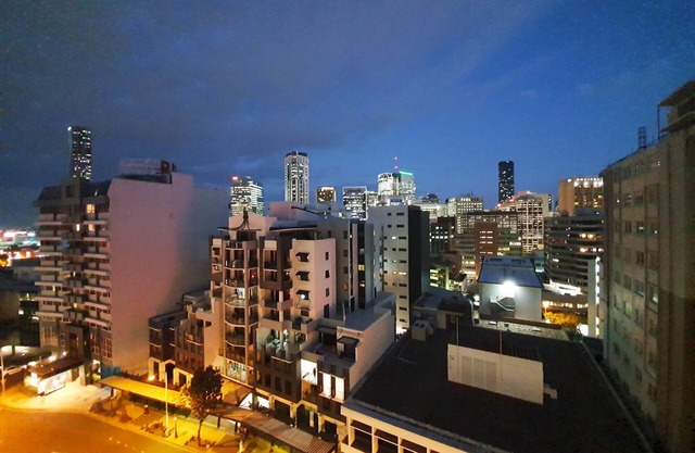 City Penthouse Views Wine Pool Gym Netflix