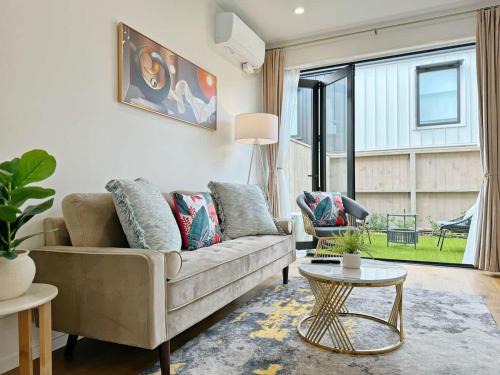 City & Ponsonby Center Side 2 BDR Townhouse vs AC