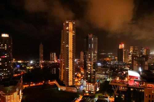 City & Port View Luxury Apartment in Colombo
