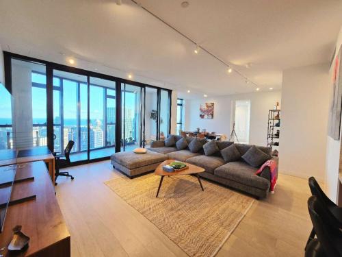 City Private Luxurious penthouse 3b2b Apt 202sqm
