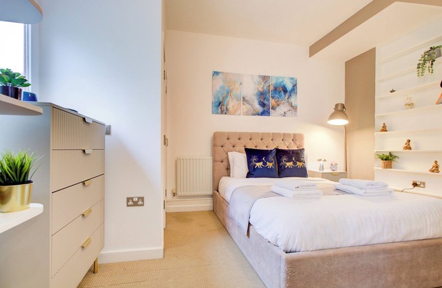 City Retreat with Large Outdoor Terrace near Greenwich and Canary Wharf