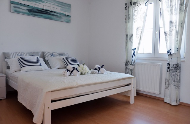 Apartamento de 1 dormitorio Adrijana con un gran balcón y vistas a la ciudad.