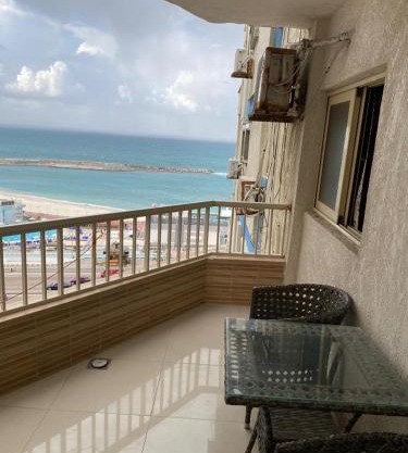 City Square شقق فندقية مكيفة باطلالة علي البحر