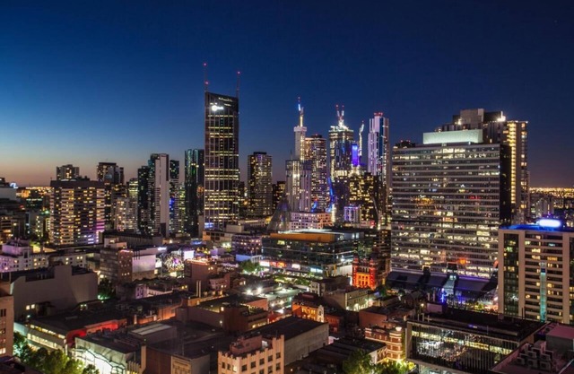 City View 1 Bedroom Apartment at Lonsdale Street Melbourne