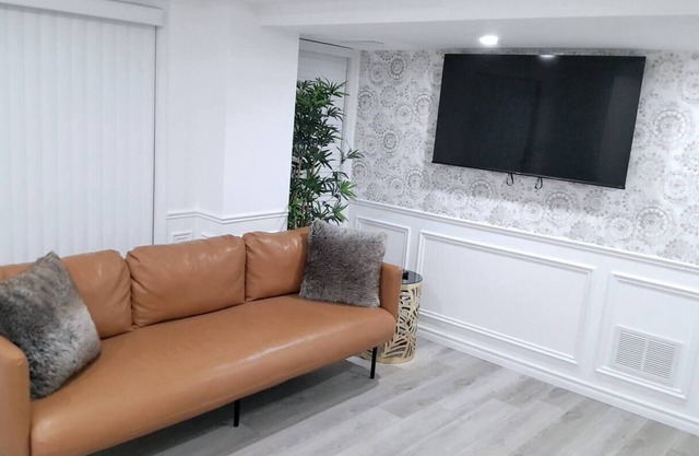 City-View Apartment with Hot Tub (3 Bedrooms)
