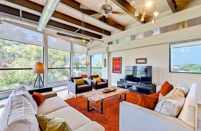 City-View Austin Penthouse on West 6th Street Near Restaurants & Parks - Dogs OK