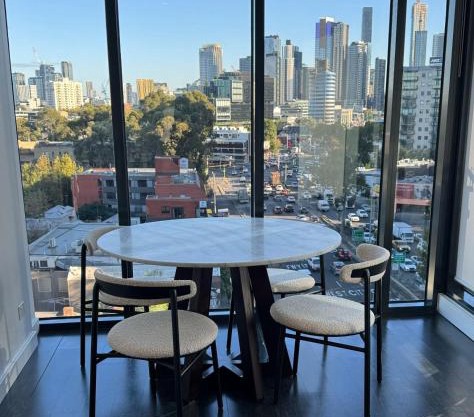 City Views Apartment with Free Parking