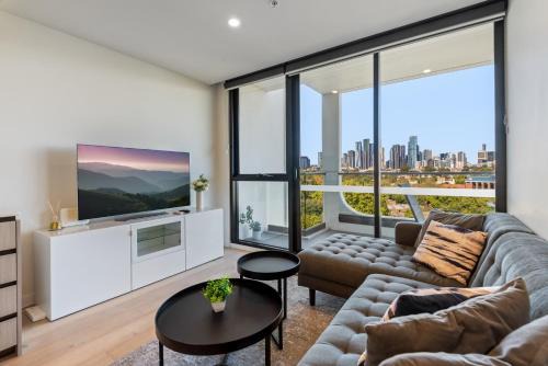 City Views & Inner-North Cool at Your Door
