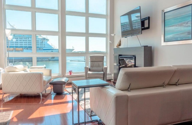 CITY WATER FRONT CONDO, SPA & MARINA!