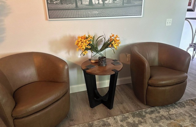 Citys EDGE of Madison- SLEEPS 10 & ONLY 6 Miles to downtown