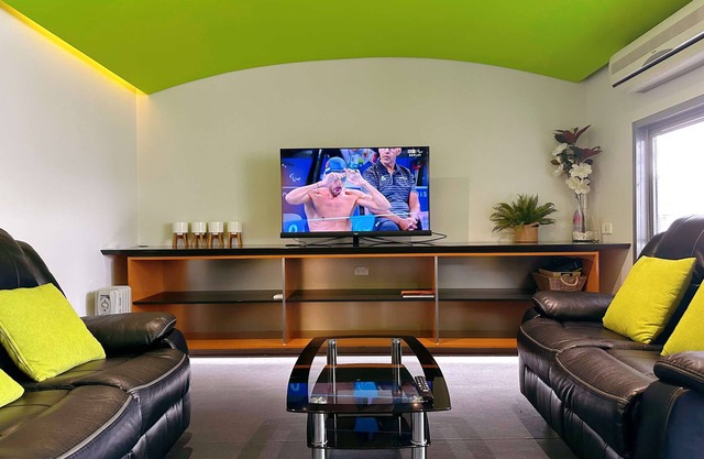 Cityside Beautiful Lodge - close to City & Airpor