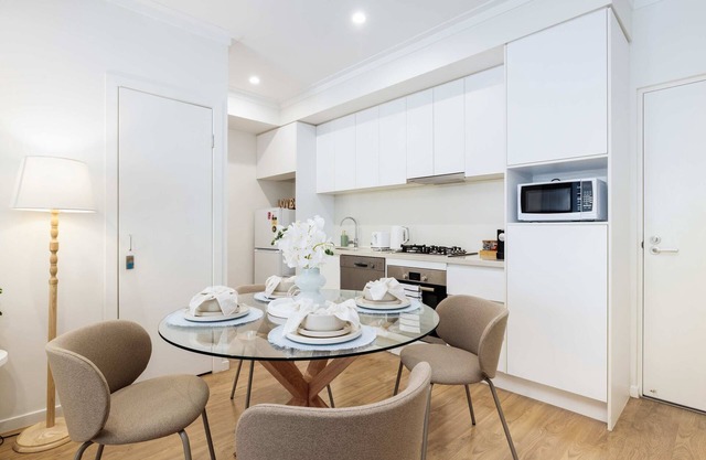 Cityside Comfort 1BR Retreat in West End, Parking