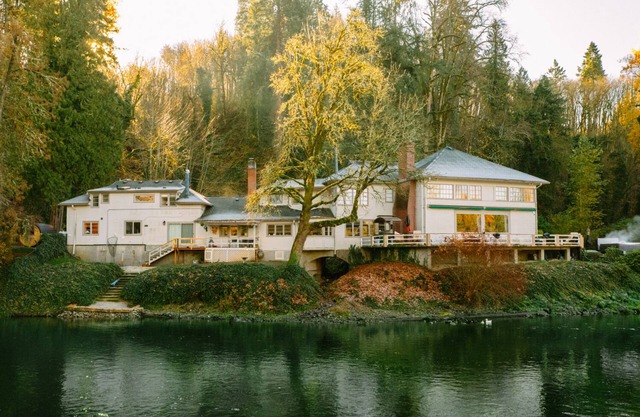 Clackamas Riverfront Guest Suite With Hot Tub And Sauna