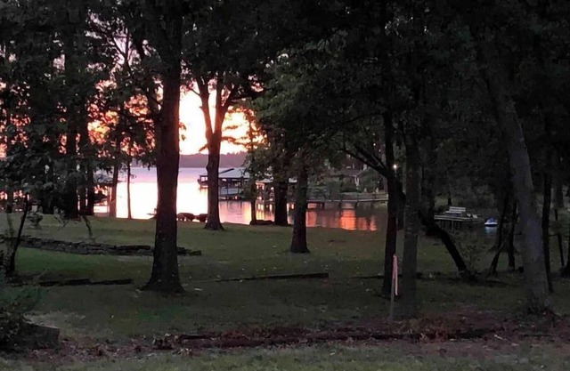 Clair de Lune, Lake Front on Lake Palestine