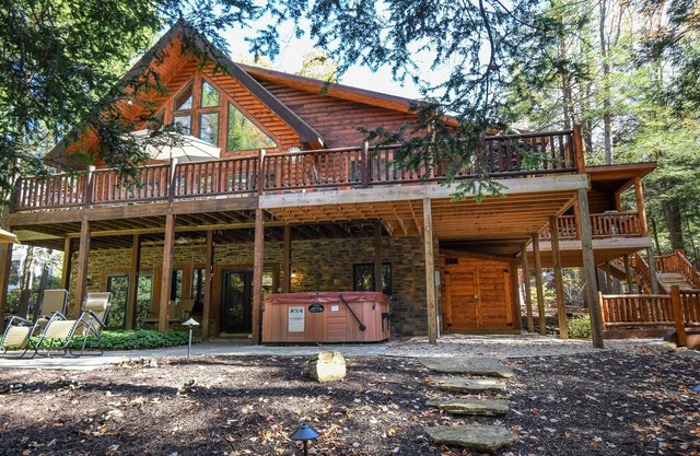 Aislado Lakefront Log Home w / jacuzzi y muelle privado!