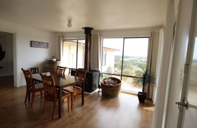 Clare View COTTAGE(pet friendly)sleep 4, 220 spring gully road, Clare Australia