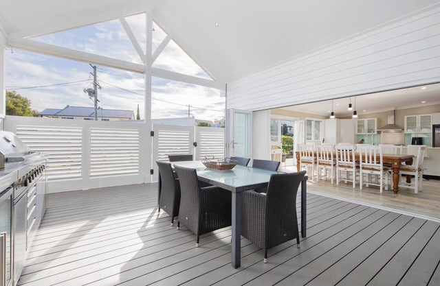 Claremont Timeless Foreshore Retreat by the Wharf