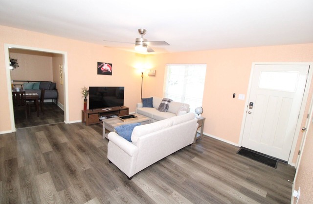 Claremore Whole House - Just Fully Remodeled - Dogs Allowed - No Checkout Chores