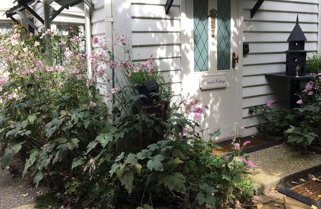 Dovecote Cottage de Clarendon: una suite privada linda y acogedora.