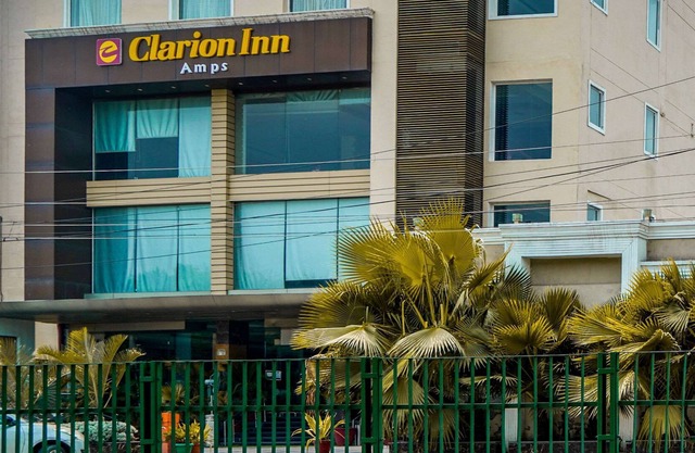 Clarion Inn Amps