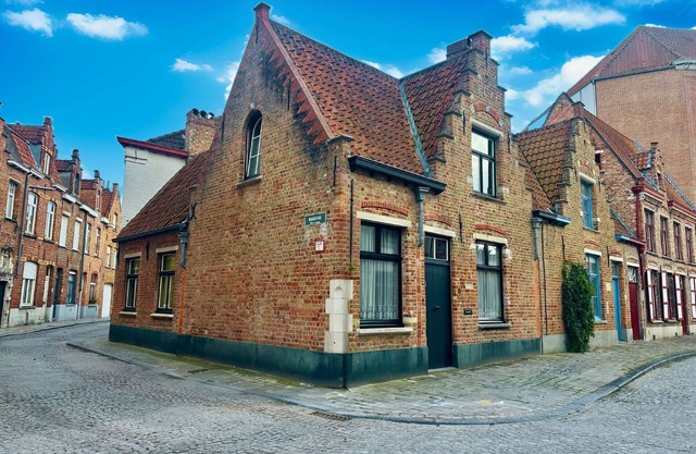 Clarissa - Charming holiday home Bruges