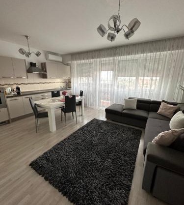 Class DeLuxe Apartments