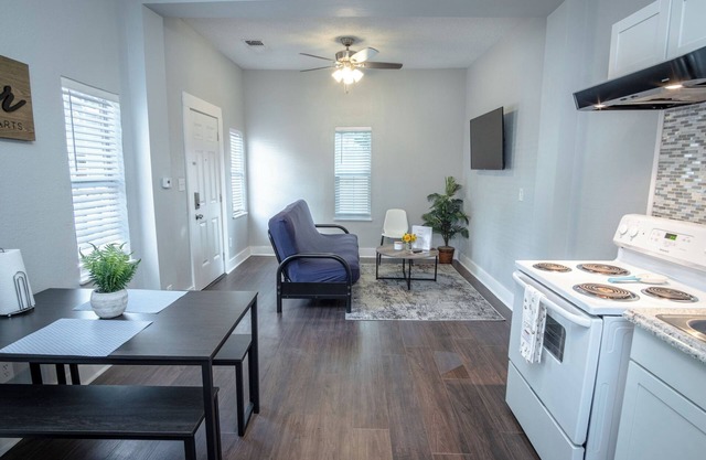 Classic 1br/1ba Charming Apt w/ Modern Upgrades